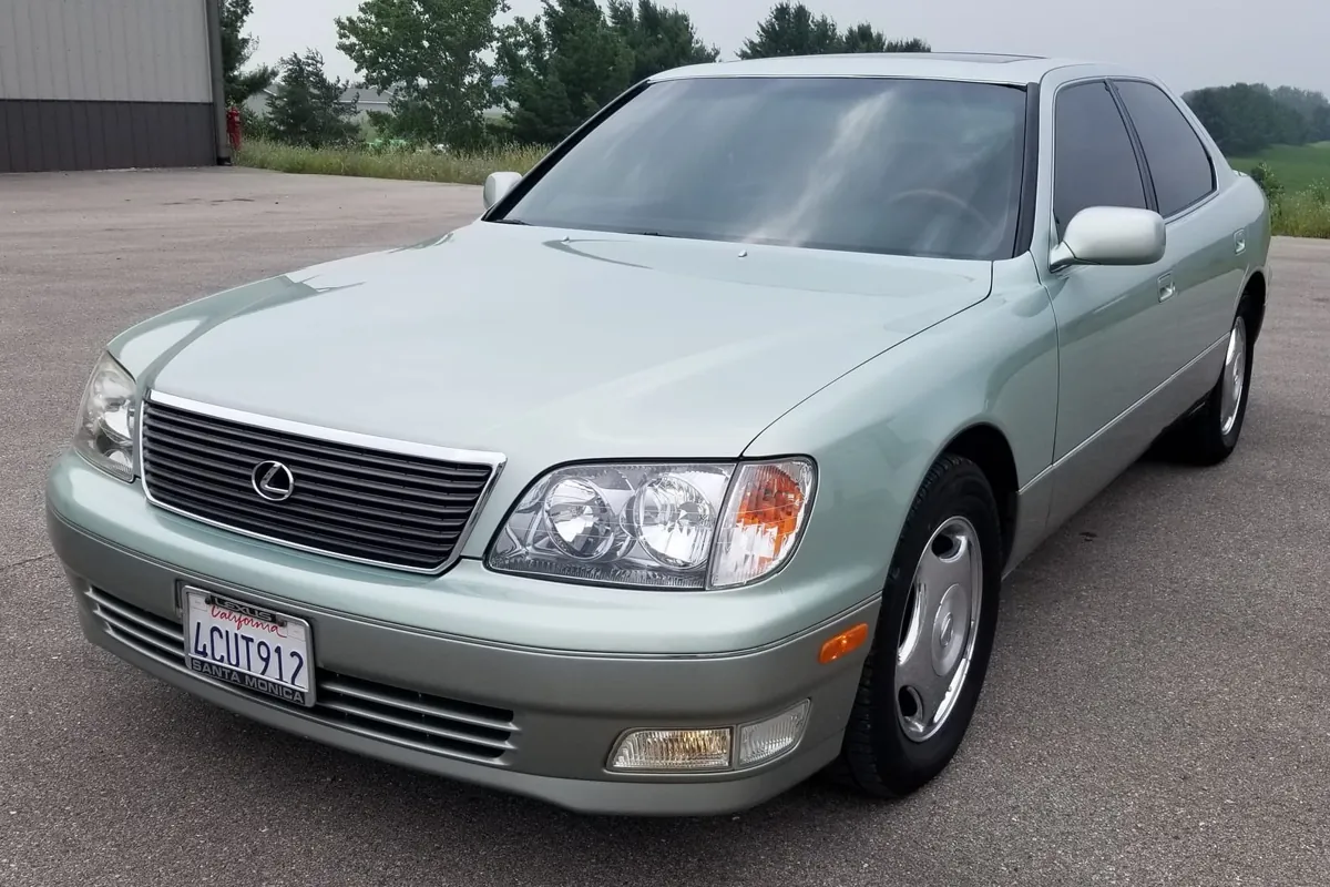 Exploring the Elegance of a 1998 Lexus LS400