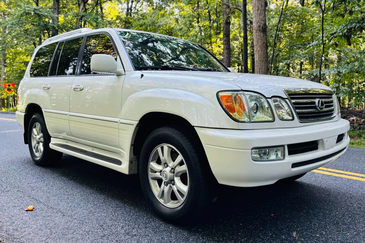 Exploring the Timeless Charm of the 2004 Lexus LX470